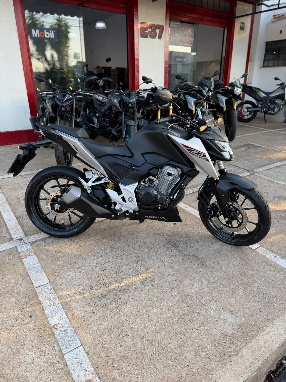 Honda CB 300F TWISTER CBS