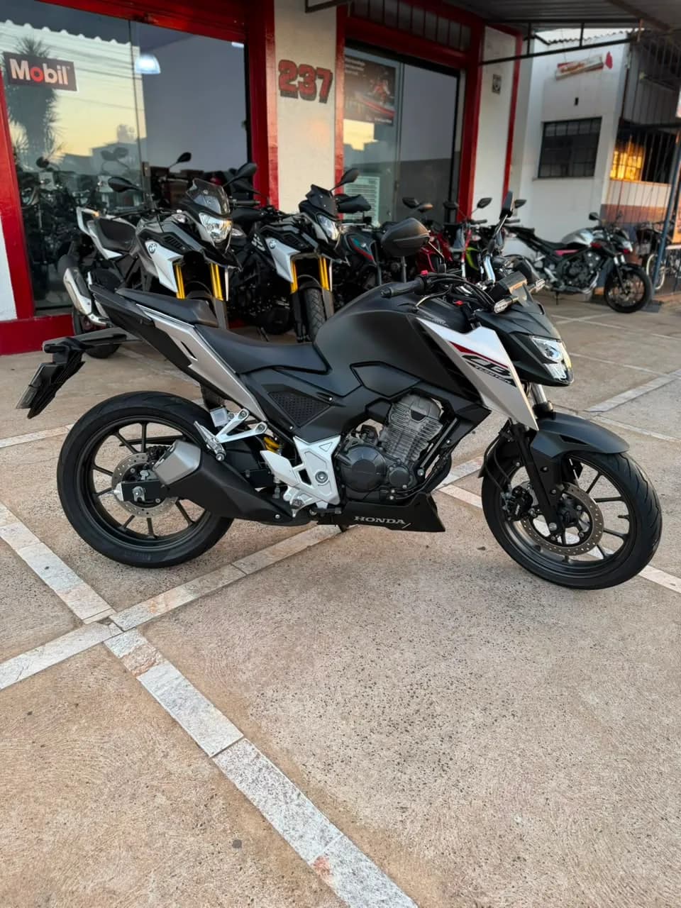 Honda CB 300F TWISTER CBS